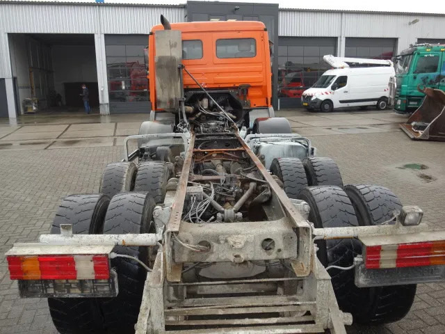 Mercedes-Benz Actros 3235 8x4 steelsprings,manual gearbox - Camião chassi: foto 4 Mercedes-Benz Actros 3235 8x4 steelsprings,manual gearbox - Camião chassi: foto 4