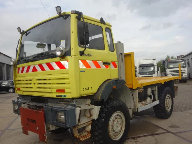 Renault TRM 4X4 MET HYDROLIEKAANSLUITING VOOR BUMPER - Camião furgão: foto 2 Renault TRM 4X4 MET HYDROLIEKAANSLUITING VOOR BUMPER - Camião furgão: foto 2