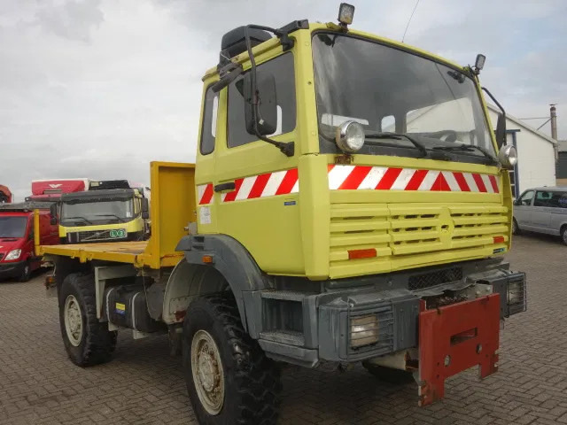 Renault TRM 4X4 MET HYDROLIEKAANSLUITING VOOR BUMPER - Camião furgão: foto 1 Renault TRM 4X4 MET HYDROLIEKAANSLUITING VOOR BUMPER - Camião furgão: foto 1