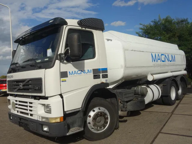 Volvo FM 250 STEELSPRINGS 18000LITERTANK MANUALE FUEL PUMP - Caminhão tanque: foto 3 Volvo FM 250 STEELSPRINGS 18000LITERTANK MANUALE FUEL PUMP - Caminhão tanque: foto 3