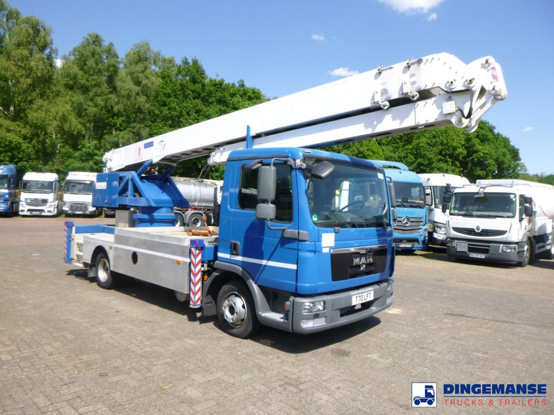MAN TGL 7.180 4x2 + Klaas K25-30 crane - Camião grua: foto 2 MAN TGL 7.180 4x2 + Klaas K25-30 crane - Camião grua: foto 2