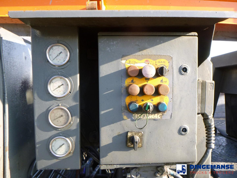 Autobomba de betão Mercedes-Benz Axor 2633 6x4 RHD Sermac SCL 130 concrete pump 32 m: foto 17 Autobomba de betão Mercedes-Benz Axor 2633 6x4 RHD Sermac SCL 130 concrete pump 32 m: foto 17