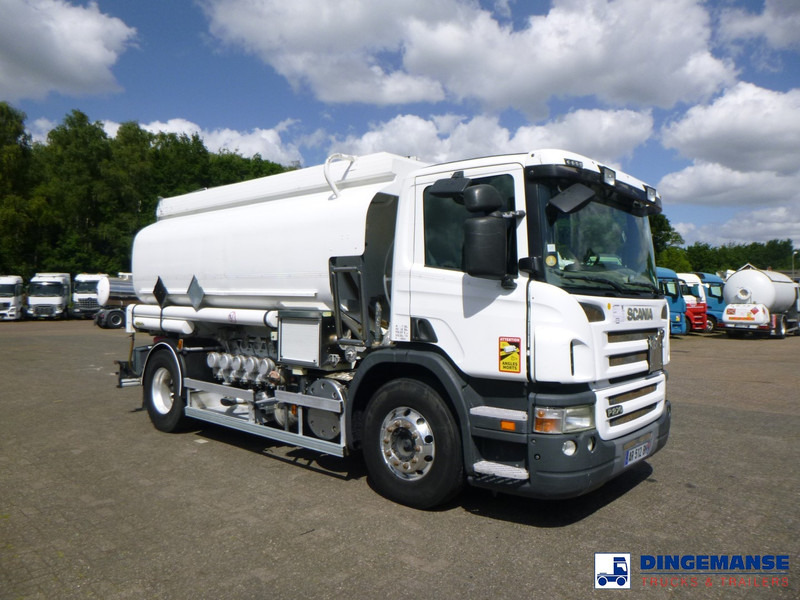 Scania P 270 DB 4x2 fuel tank 13.7 m3 / 5 comp - Caminhão tanque: foto 2 Scania P 270 DB 4x2 fuel tank 13.7 m3 / 5 comp - Caminhão tanque: foto 2