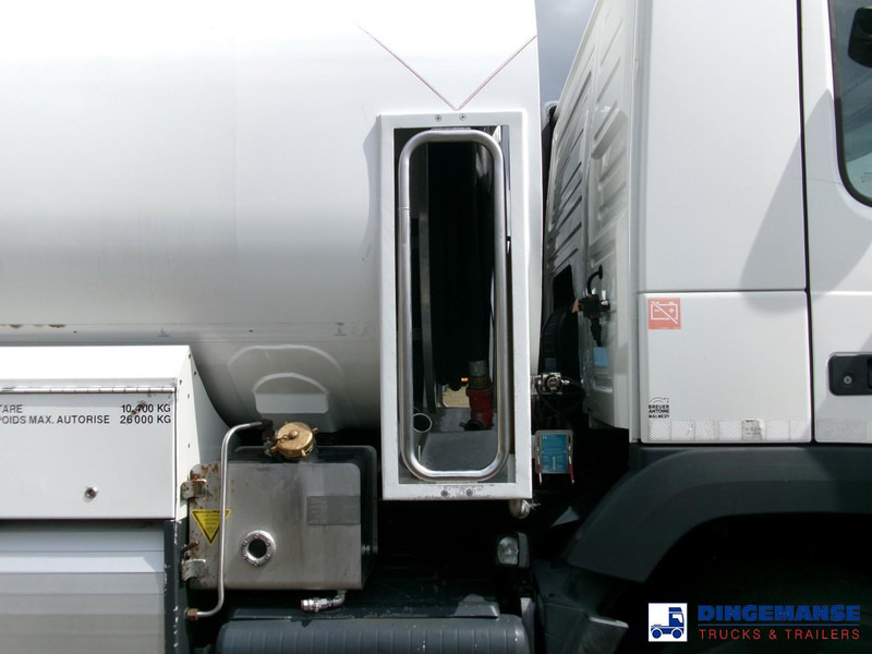 Volvo FM 380 6X2 fuel tank 20.6 m3 / 4 comp - Caminhão tanque: foto 5 Volvo FM 380 6X2 fuel tank 20.6 m3 / 4 comp - Caminhão tanque: foto 5