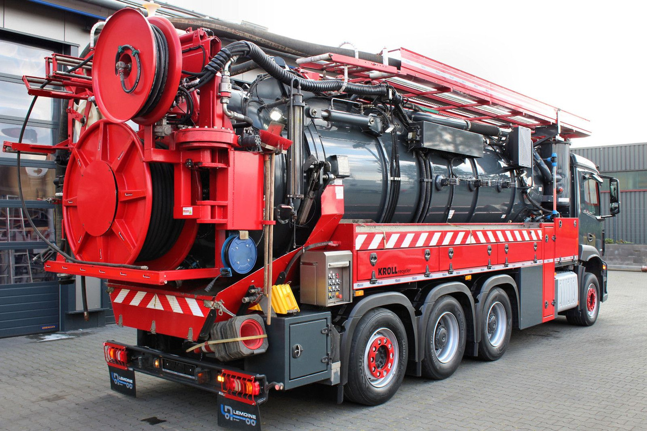 Mercedes-Benz AROCS 3246 8x4 Kroll 16m³ WRG Winterheizung -15C - Caminhão limpa fossa: foto 4 Mercedes-Benz AROCS 3246 8x4 Kroll 16m³ WRG Winterheizung -15C - Caminhão limpa fossa: foto 4