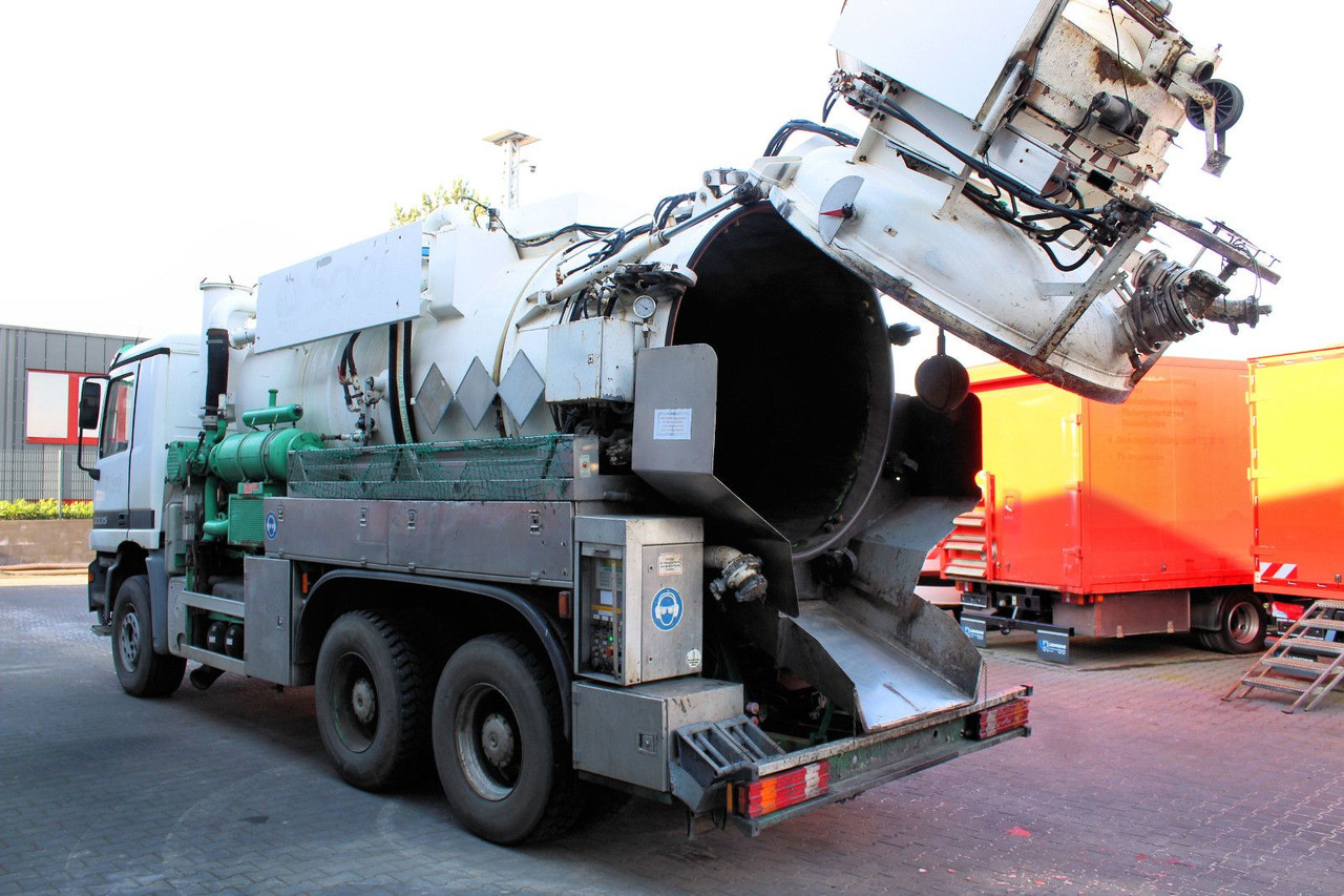 Mercedes-Benz Actros 3335 6x4 Kroll 13m³ HD-Kombi ADR/GGVS V2A - Caminhão limpa fossa: foto 2 Mercedes-Benz Actros 3335 6x4 Kroll 13m³ HD-Kombi ADR/GGVS V2A - Caminhão limpa fossa: foto 2