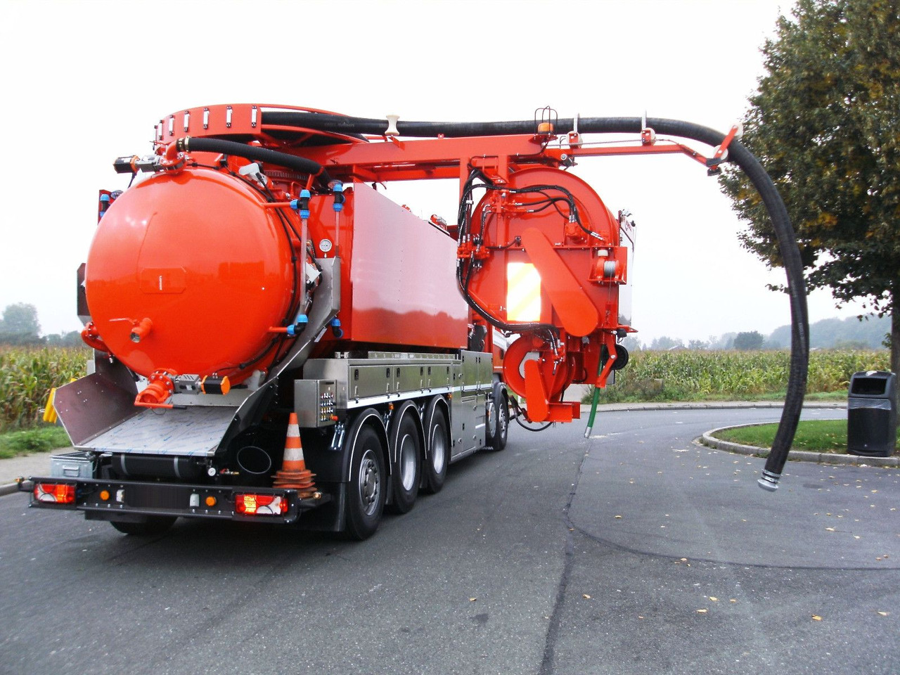 Scania R450 8x4 Kroll 19m³ W-Rückgewinner Kombi-HD +ADR - Caminhão limpa fossa: foto 3 Scania R450 8x4 Kroll 19m³ W-Rückgewinner Kombi-HD +ADR - Caminhão limpa fossa: foto 3