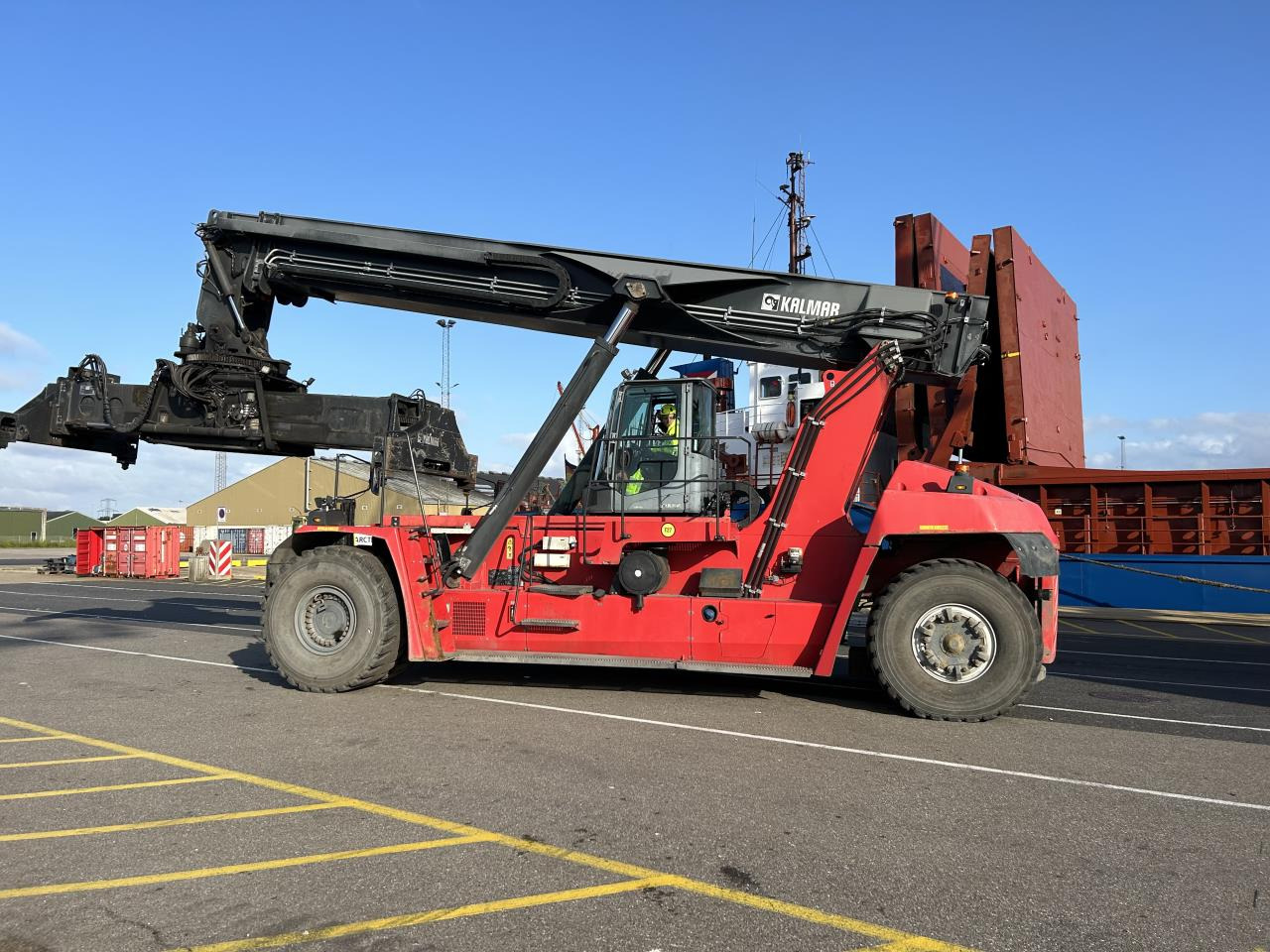 Kalmar DRG450-65S5 - Reachstacker porta contentores: foto 1 Kalmar DRG450-65S5 - Reachstacker porta contentores: foto 1