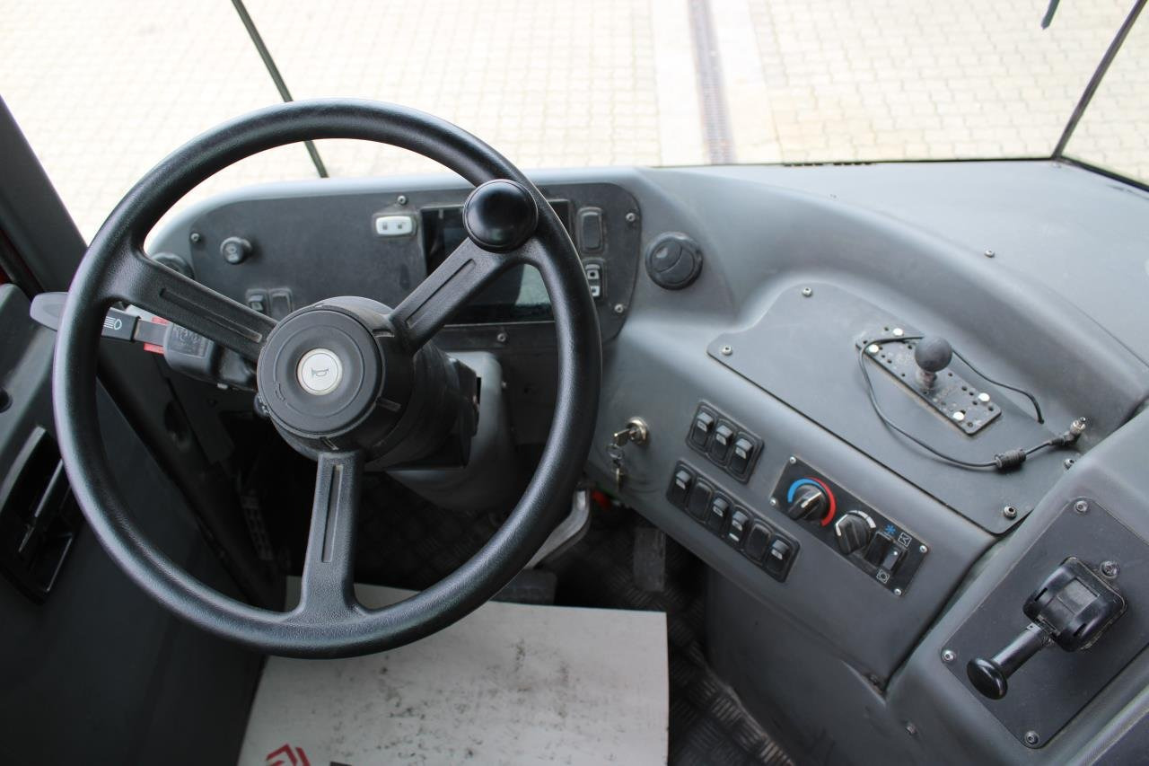 Kalmar T2I 4X2 - Tractor de terminal: foto 4 Kalmar T2I 4X2 - Tractor de terminal: foto 4