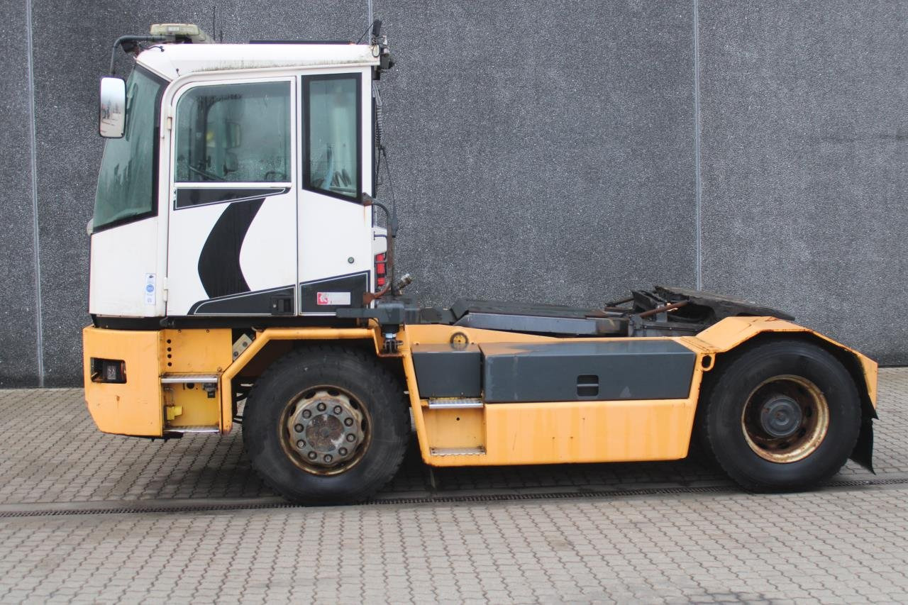 Kalmar TR618I - Tractor de terminal: foto 1 Kalmar TR618I - Tractor de terminal: foto 1