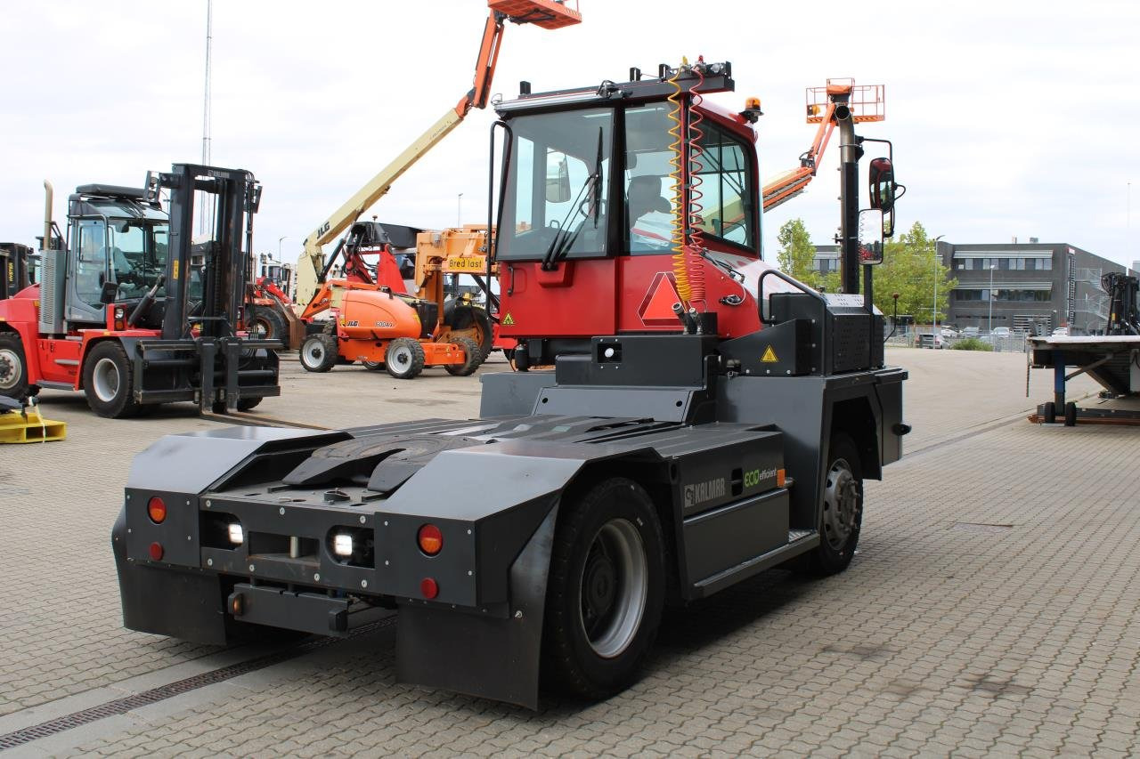 Kalmar TRL618I 4X4 - Tractor de terminal: foto 3 Kalmar TRL618I 4X4 - Tractor de terminal: foto 3