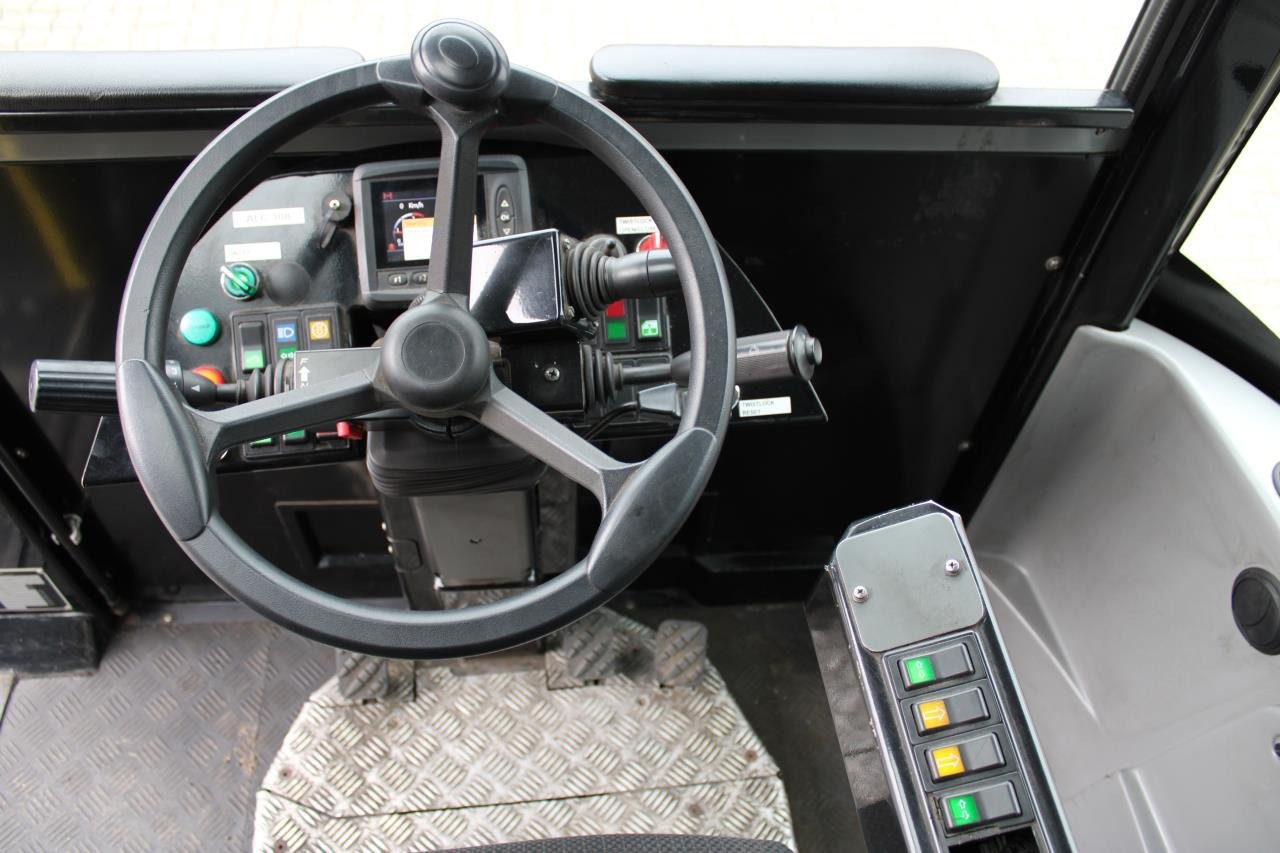 MOL RM255 4X4 - Tractor de terminal: foto 4 MOL RM255 4X4 - Tractor de terminal: foto 4