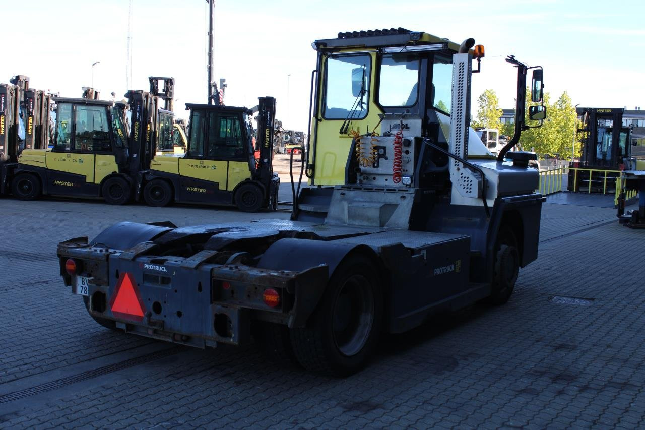MOL RM255 4X4 - Tractor de terminal: foto 3 MOL RM255 4X4 - Tractor de terminal: foto 3