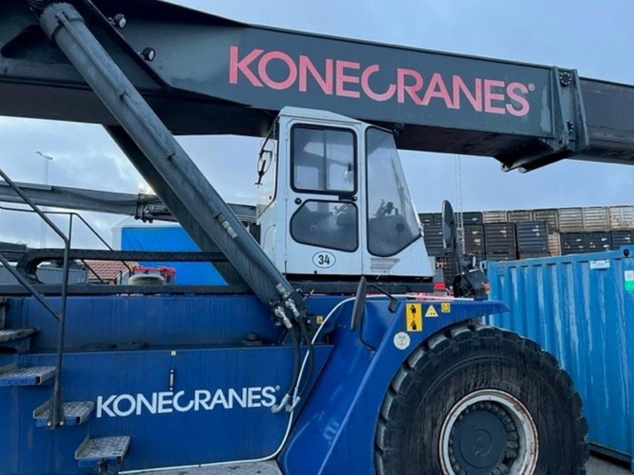 SMV 4531 TB5 - Reachstacker porta contentores: foto 1 SMV 4531 TB5 - Reachstacker porta contentores: foto 1