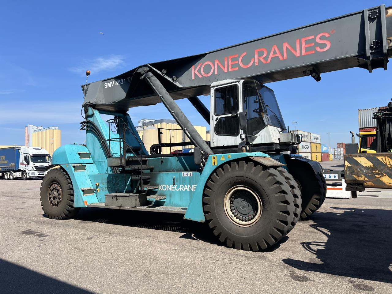 SMV 4531 TB5 - Reachstacker porta contentores: foto 1 SMV 4531 TB5 - Reachstacker porta contentores: foto 1