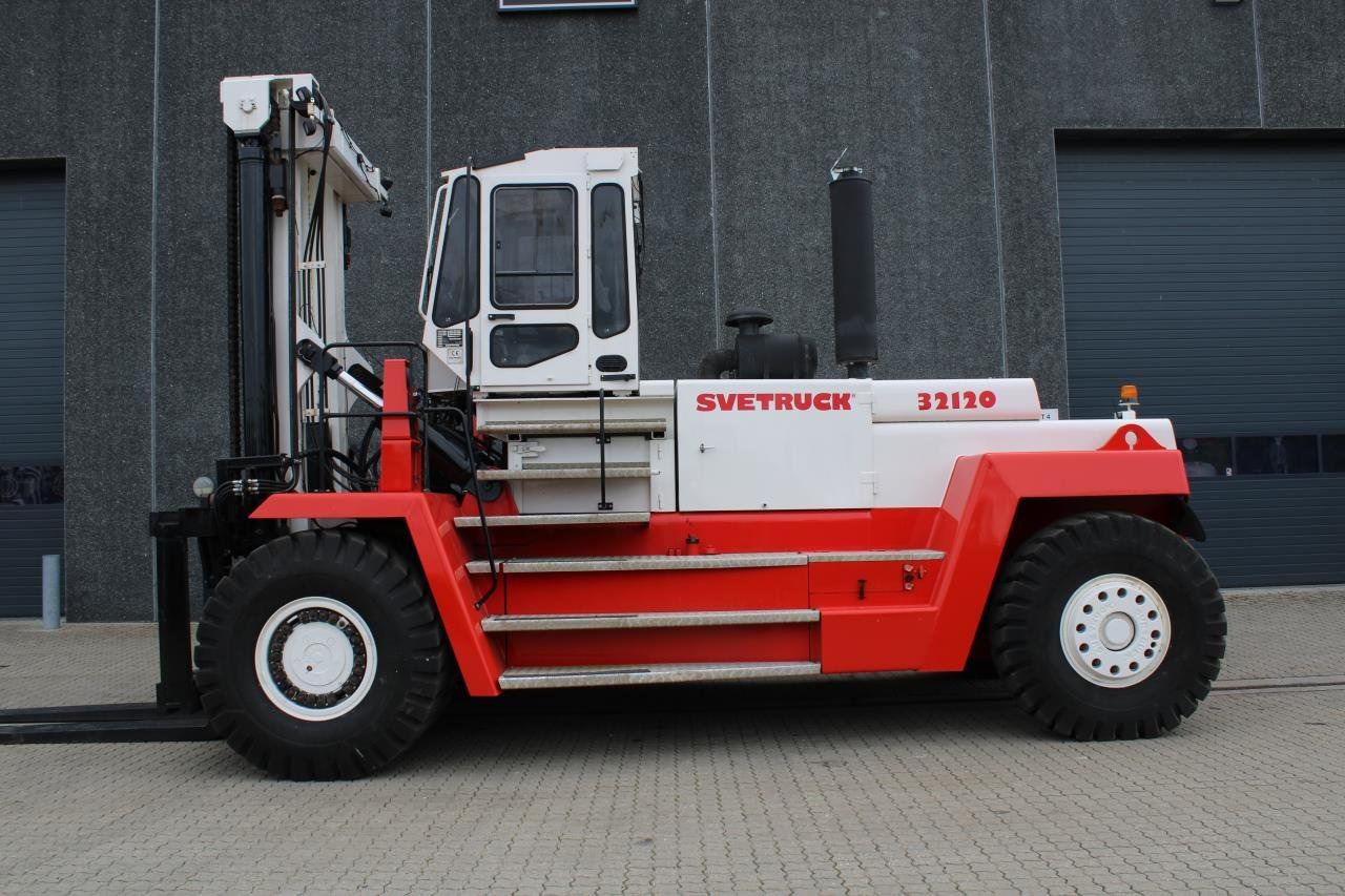 SveTruck 32120-50 - Empilhadeira a diesel: foto 1 SveTruck 32120-50 - Empilhadeira a diesel: foto 1