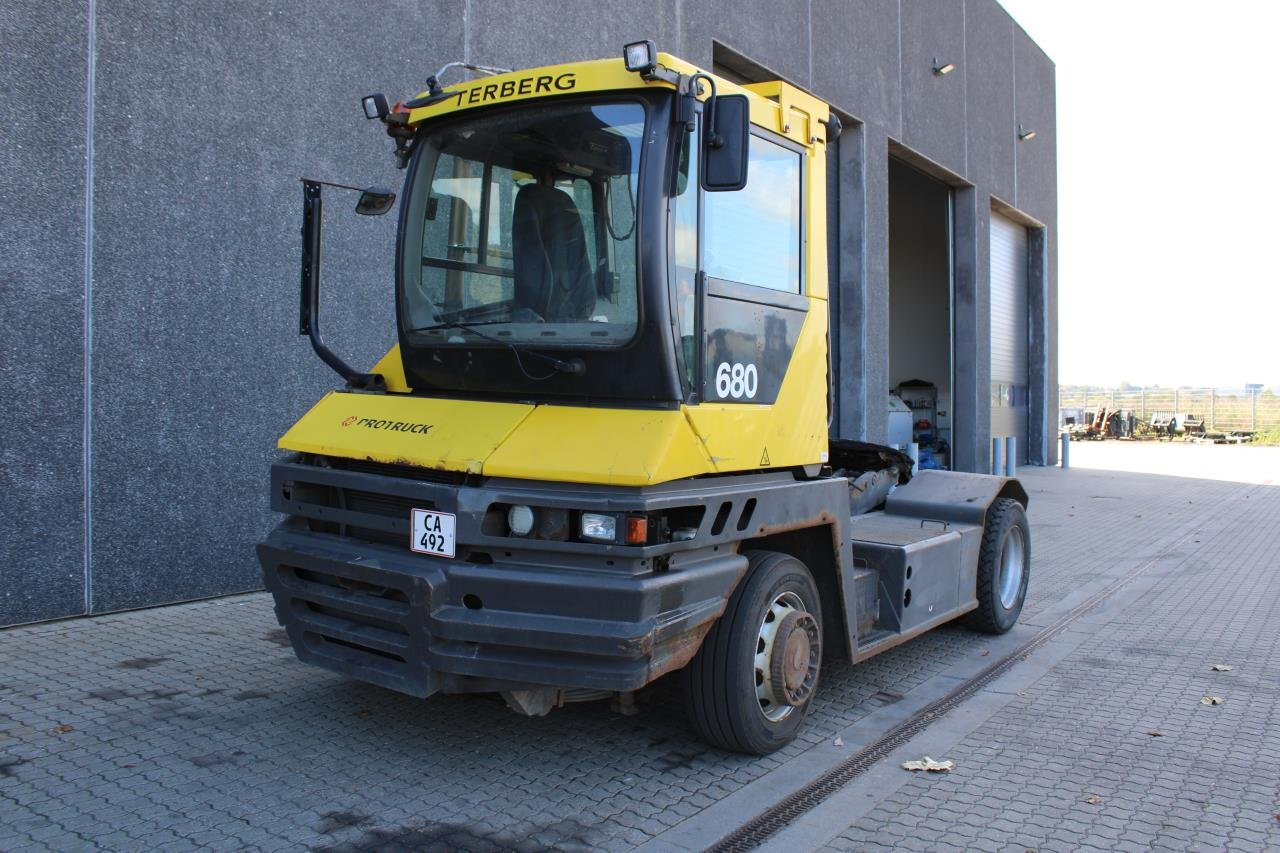 Terberg RT282 - Tractor de terminal: foto 2 Terberg RT282 - Tractor de terminal: foto 2