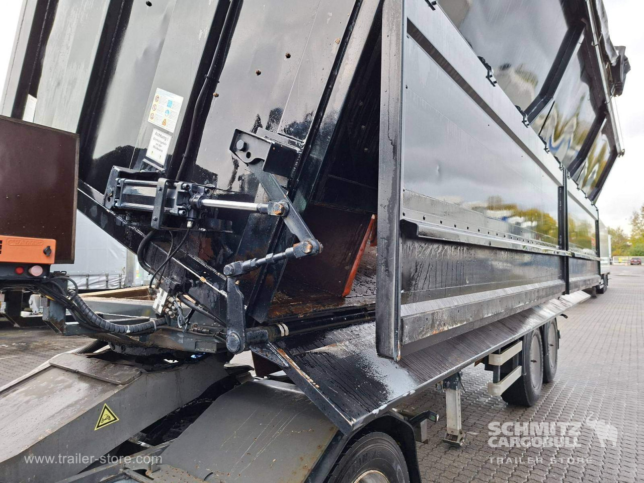 KEMPF Auflieger Kipper Stahlrundmulde 36m³ - Semi-reboque basculante: foto 2 KEMPF Auflieger Kipper Stahlrundmulde 36m³ - Semi-reboque basculante: foto 2