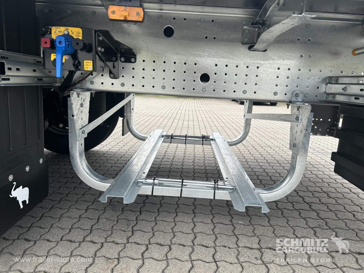 SCHMITZ Auflieger Curtainsider Standard - Semi-reboque de lona: foto 3 SCHMITZ Auflieger Curtainsider Standard - Semi-reboque de lona: foto 3