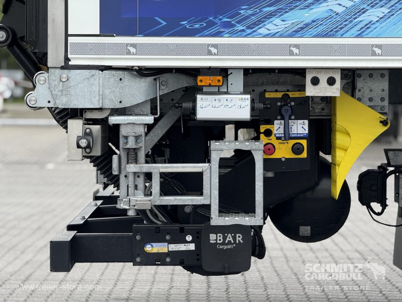 SCHMITZ Auflieger Tiefkühler Standard Taillift - Semi-reboque isotérmico: foto 2 SCHMITZ Auflieger Tiefkühler Standard Taillift - Semi-reboque isotérmico: foto 2