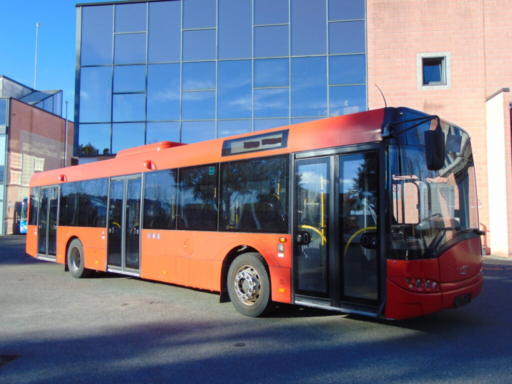 N. 8 SOLARIS URBINO 12 LF – Anno 2011 - Ônibus urbano: foto 1 N. 8 SOLARIS URBINO 12 LF – Anno 2011 - Ônibus urbano: foto 1