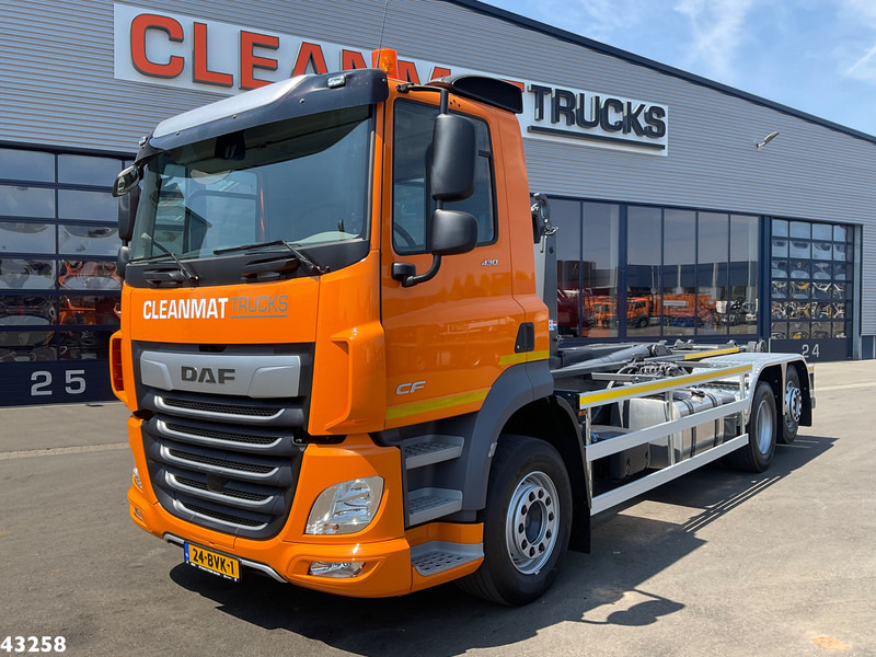 DAF FAN CF 430 VDL 21 Ton haakarmsysteem - Camião polibenne: foto 2 DAF FAN CF 430 VDL 21 Ton haakarmsysteem - Camião polibenne: foto 2