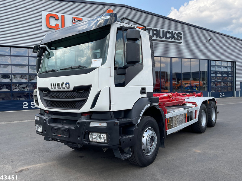 Iveco AD260T 6x4 Euro 6 AJK 20 haakarmsysteem - Camião polibenne: foto 2 Iveco AD260T 6x4 Euro 6 AJK 20 haakarmsysteem - Camião polibenne: foto 2