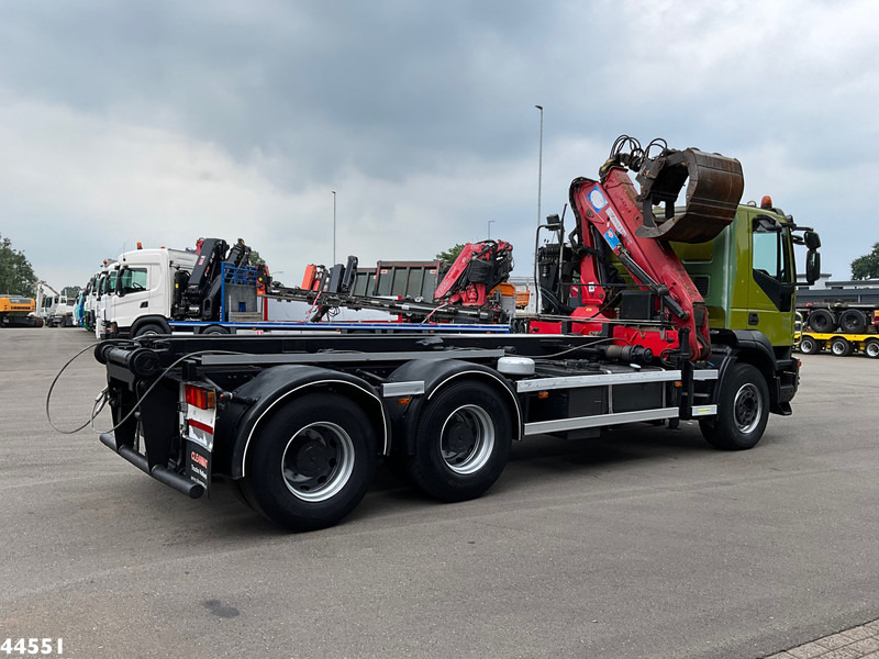 Iveco AD260T41 6x4 HMF 16 Tonmeter Z-kraan - Camião com sistema de cabo, Camião grua: foto 5 Iveco AD260T41 6x4 HMF 16 Tonmeter Z-kraan - Camião com sistema de cabo, Camião grua: foto 5