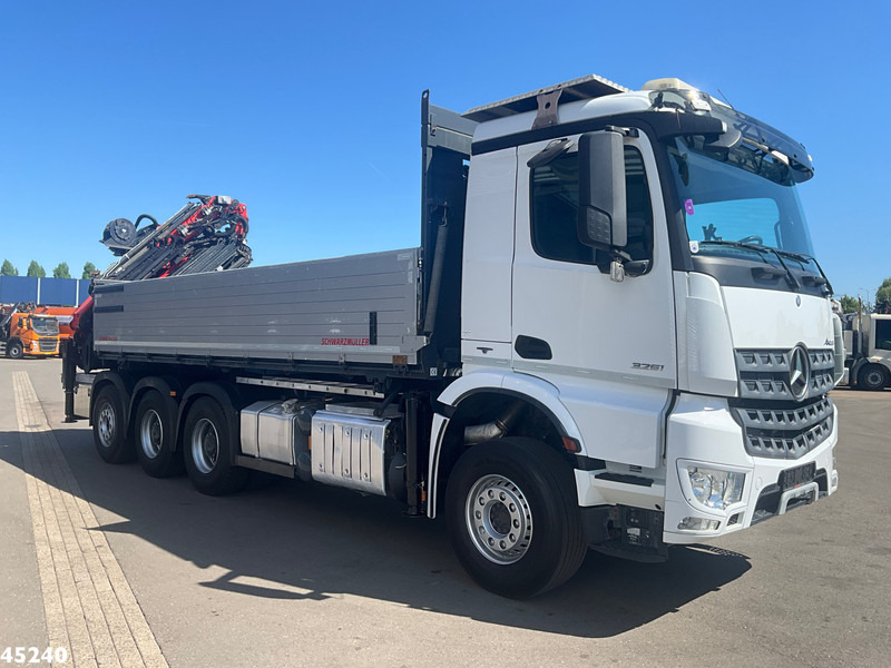 Mercedes-Benz Arocs 3251 8x4 Euro 6 Retarder Palfinger 34 Tonmeter laadkraan + Fly-Jib 2 zijdige kipper Just 146.766 km! - Camião basculante, Camião grua: foto 4 Mercedes-Benz Arocs 3251 8x4 Euro 6 Retarder Palfinger 34 Tonmeter laadkraan + Fly-Jib 2 zijdige kipper Just 146.766 km! - Camião basculante, Camião grua: foto 4