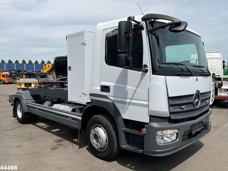 Mercedes-Benz Atego 1218 Euro 6 Manual 7 Ton haakarmsysteem - Camião polibenne: foto 3 Mercedes-Benz Atego 1218 Euro 6 Manual 7 Ton haakarmsysteem - Camião polibenne: foto 3