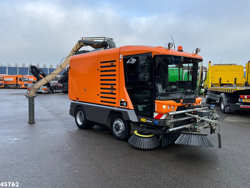 Ravo 580 Euro 6 with 3-rd brush - Varredora urbana: foto 5 Ravo 580 Euro 6 with 3-rd brush - Varredora urbana: foto 5