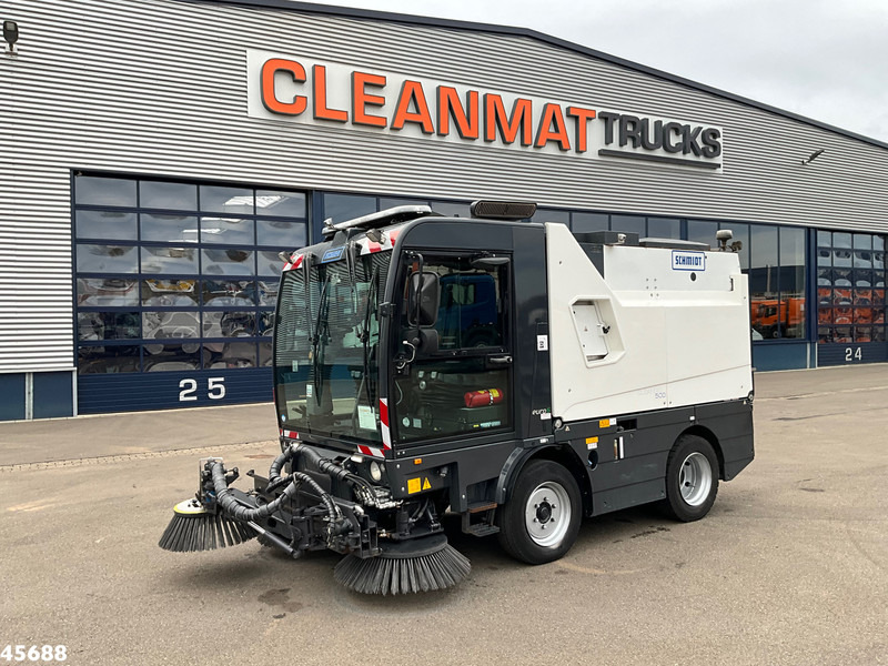 Schmidt Cleango Compact 500 Euro 6 with 3-rd brush Just 41.050 km! - Varredora urbana: foto 3 Schmidt Cleango Compact 500 Euro 6 with 3-rd brush Just 41.050 km! - Varredora urbana: foto 3