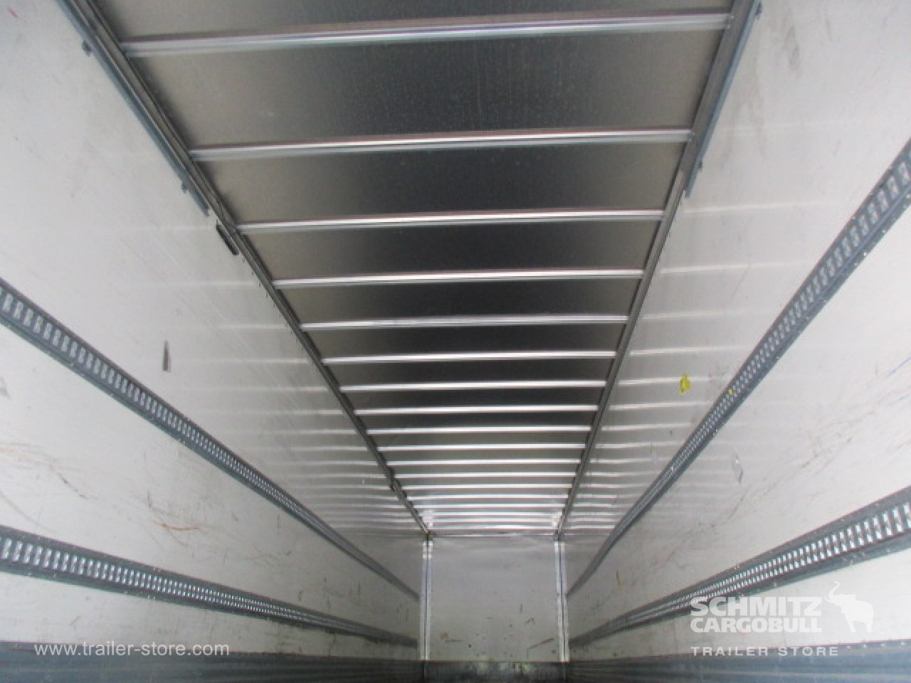 FRUEHAUF Dryfreight Standard Roller shutter door - Semi-reboque furgão: foto 5 FRUEHAUF Dryfreight Standard Roller shutter door - Semi-reboque furgão: foto 5