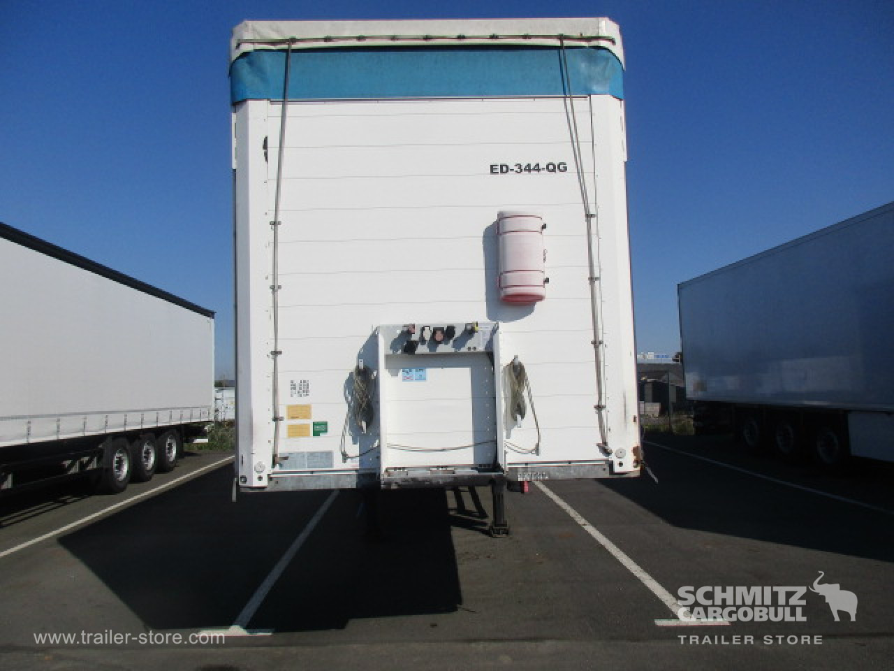 SCHMITZ Curtainsider Standard - Semi-reboque de lona: foto 2 SCHMITZ Curtainsider Standard - Semi-reboque de lona: foto 2