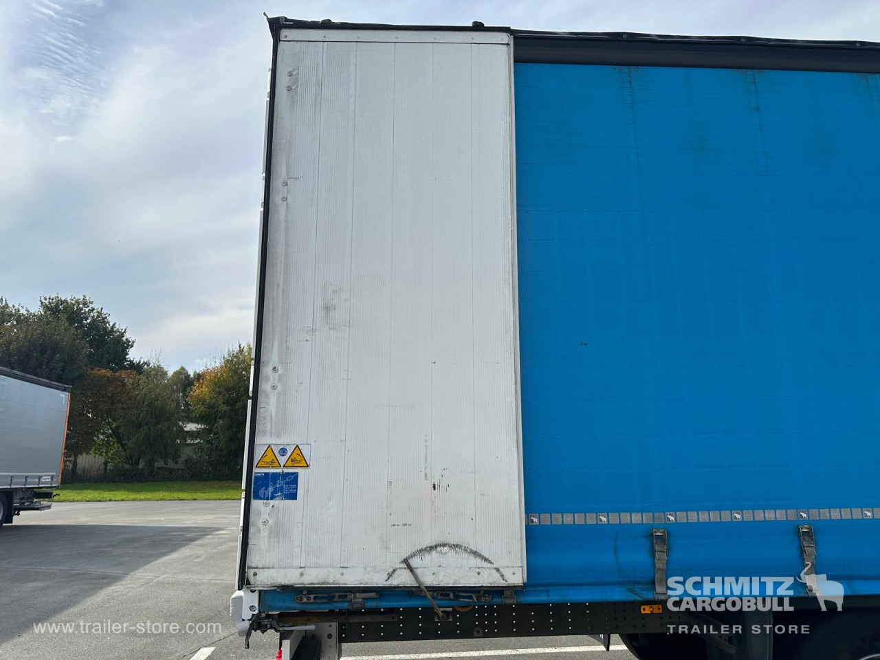 SCHMITZ Curtainsider Standard - Semi-reboque de lona: foto 4 SCHMITZ Curtainsider Standard - Semi-reboque de lona: foto 4