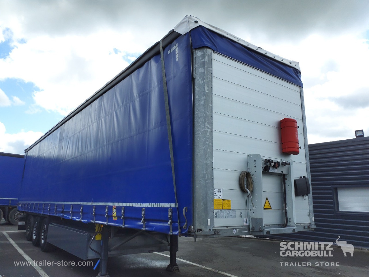 SCHMITZ Curtainsider Standard - Semi-reboque de lona: foto 1 SCHMITZ Curtainsider Standard - Semi-reboque de lona: foto 1