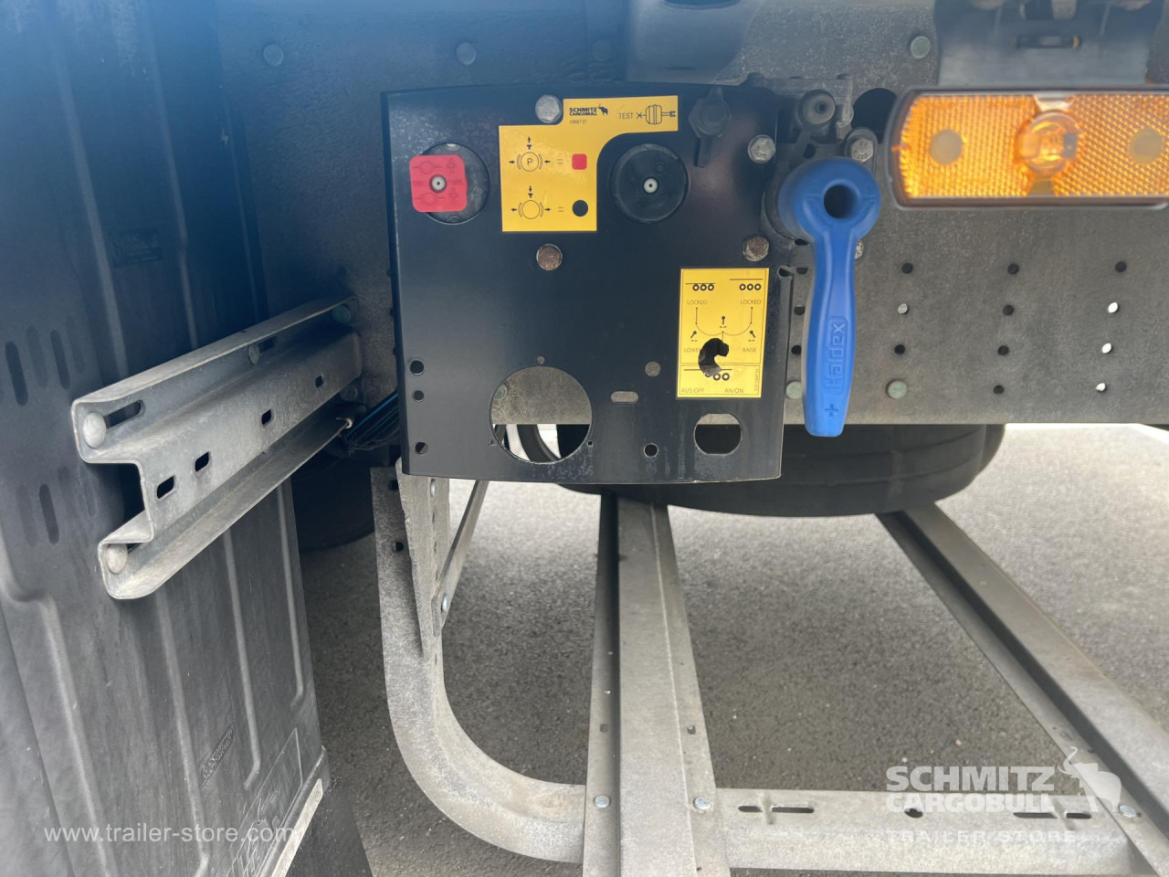 SCHMITZ Curtainsider Standard - Semi-reboque de lona: foto 2 SCHMITZ Curtainsider Standard - Semi-reboque de lona: foto 2