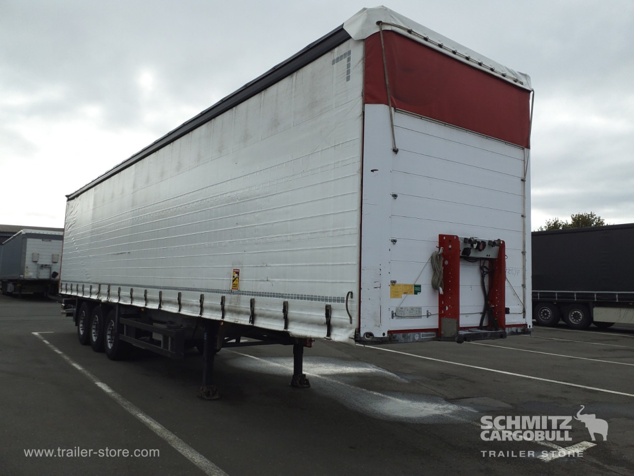 SCHMITZ Curtainsider Standard Taillift - Semi-reboque de lona: foto 1 SCHMITZ Curtainsider Standard Taillift - Semi-reboque de lona: foto 1