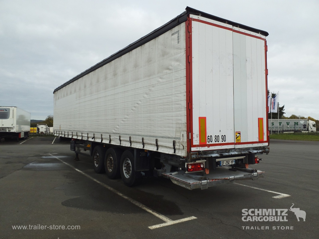 SCHMITZ Curtainsider Standard Taillift - Semi-reboque de lona: foto 4 SCHMITZ Curtainsider Standard Taillift - Semi-reboque de lona: foto 4