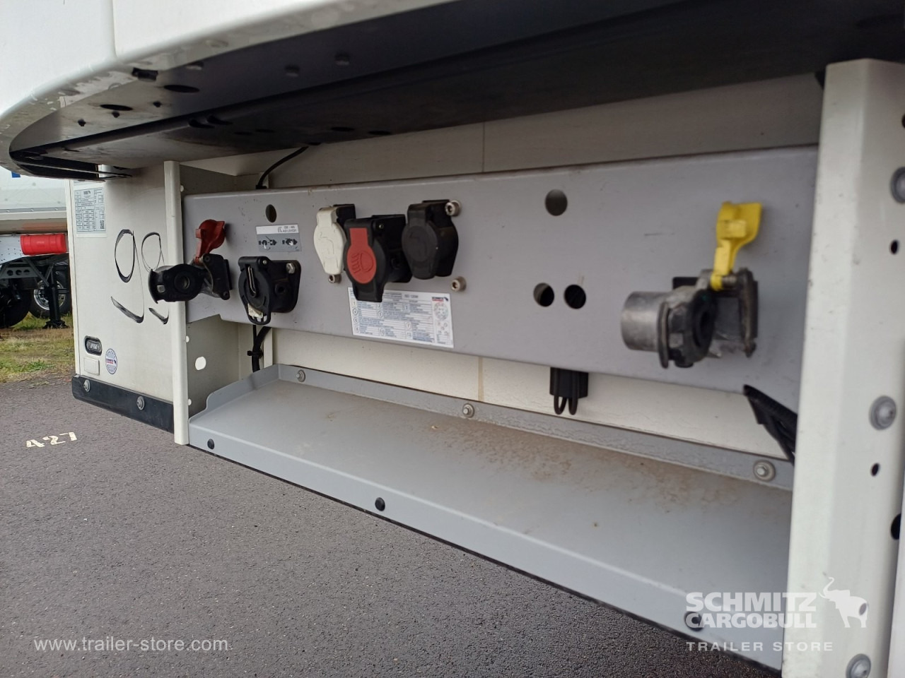 SCHMITZ Auflieger Tiefkühler Fleischhang - Semi-reboque isotérmico: foto 2 SCHMITZ Auflieger Tiefkühler Fleischhang - Semi-reboque isotérmico: foto 2