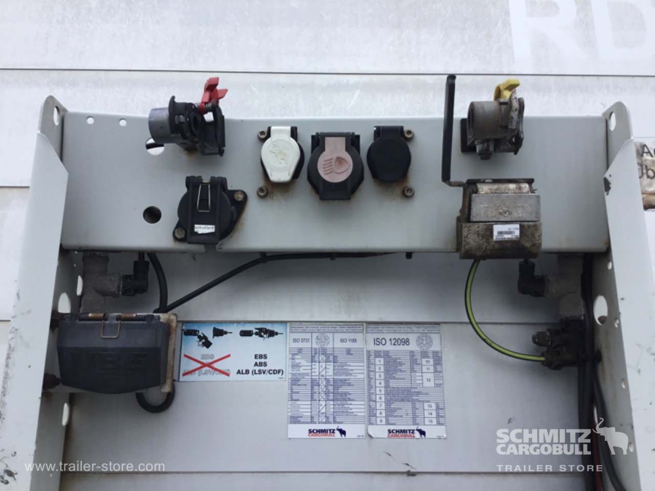 SCHMITZ Dryfreight Standard - Semi-reboque furgão: foto 3 SCHMITZ Dryfreight Standard - Semi-reboque furgão: foto 3