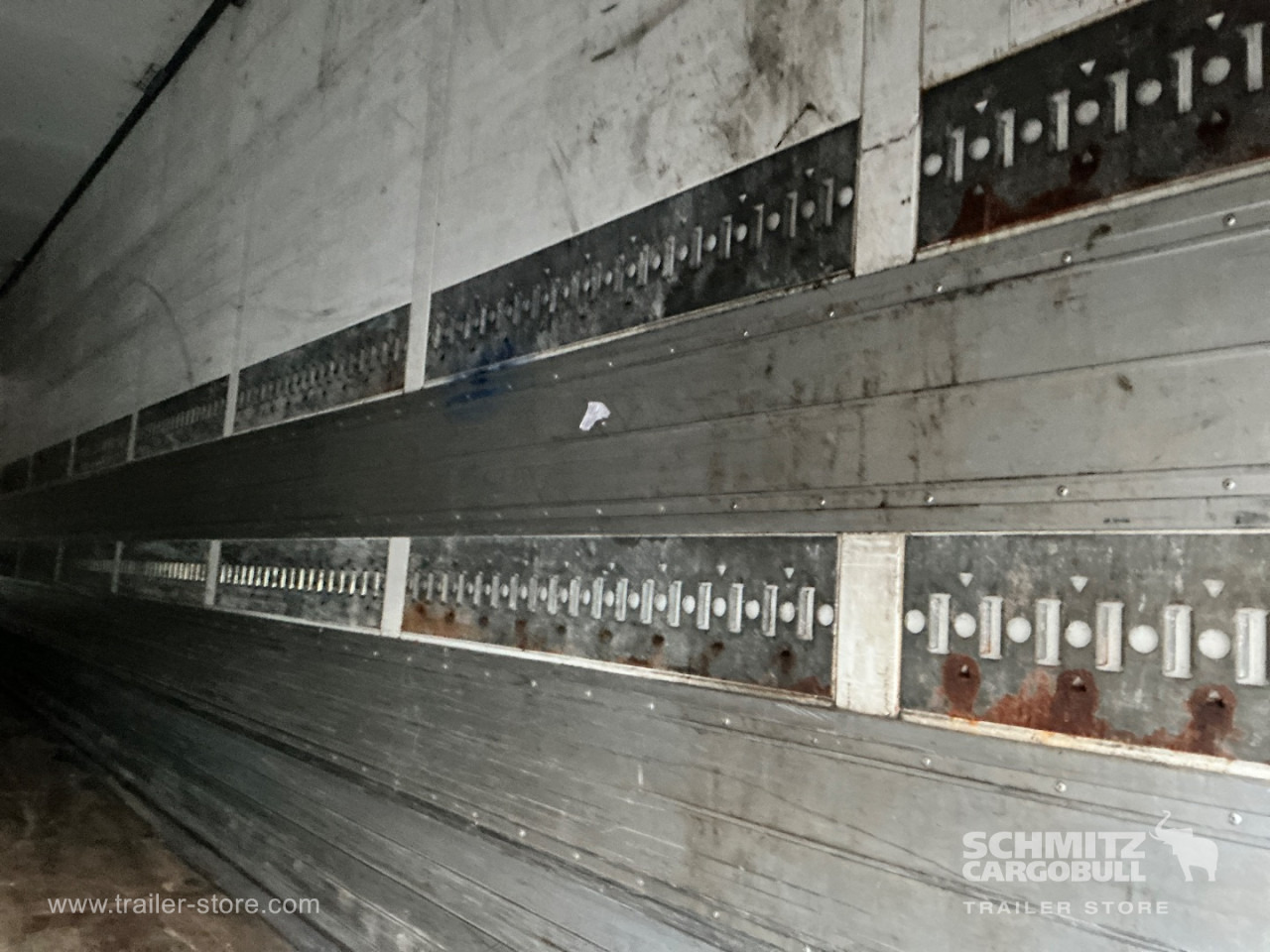 SCHMITZ Dryfreight Standard Taillift - Semi-reboque furgão: foto 5 SCHMITZ Dryfreight Standard Taillift - Semi-reboque furgão: foto 5