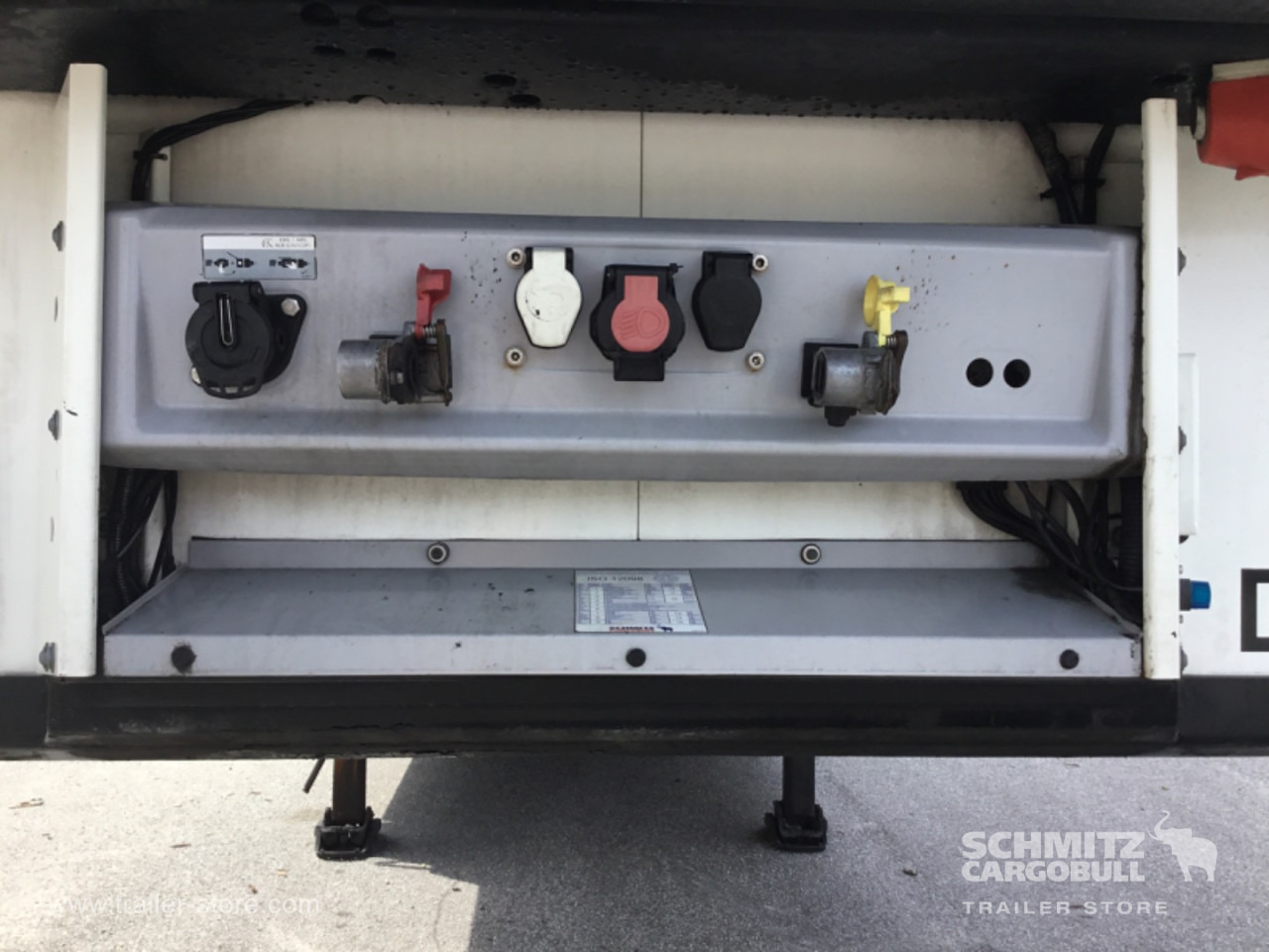 SCHMITZ Reefer Meat hanging system - Semi-reboque isotérmico: foto 4 SCHMITZ Reefer Meat hanging system - Semi-reboque isotérmico: foto 4