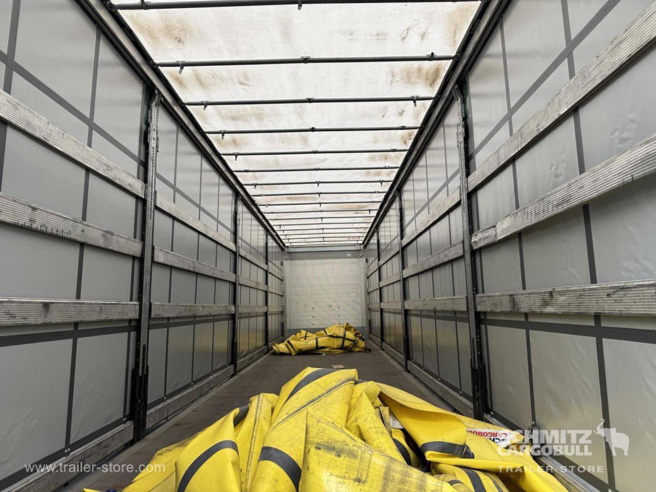 SCHMITZ Curtainsider Standard - Semi-reboque de lona: foto 4 SCHMITZ Curtainsider Standard - Semi-reboque de lona: foto 4