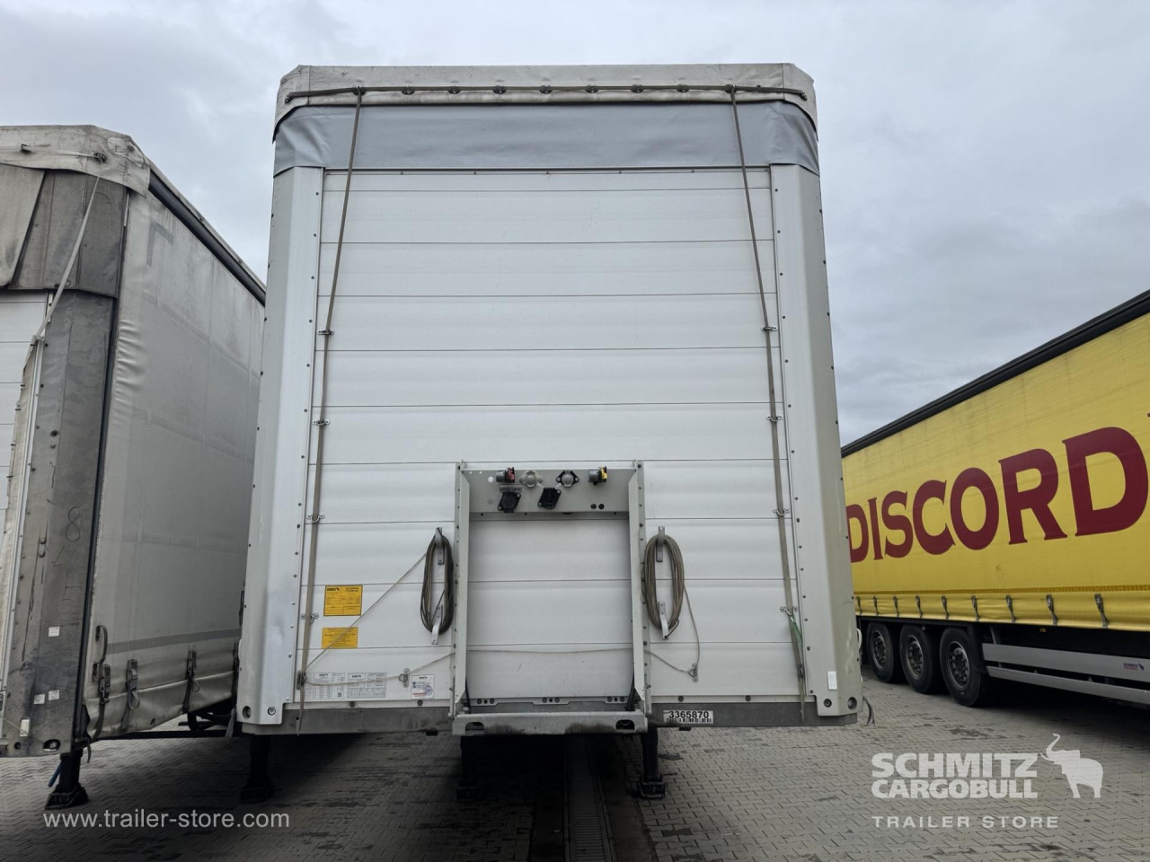 SCHMITZ Curtainsider Standard - Semi-reboque de lona: foto 2 SCHMITZ Curtainsider Standard - Semi-reboque de lona: foto 2