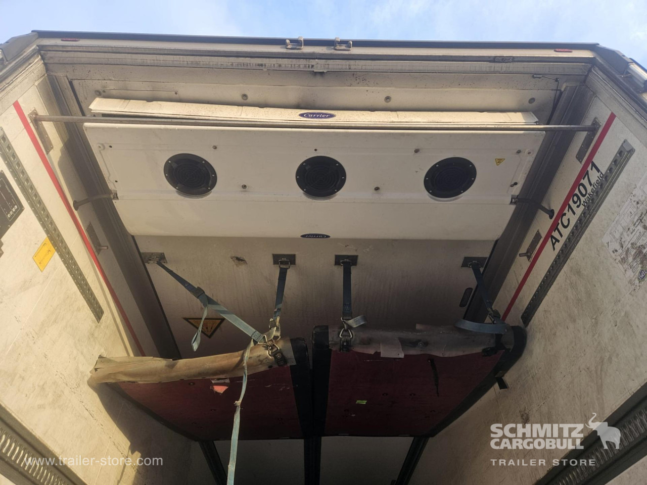 SCHMITZ Reefer Multitemp Taillift - Semi-reboque isotérmico: foto 3 SCHMITZ Reefer Multitemp Taillift - Semi-reboque isotérmico: foto 3