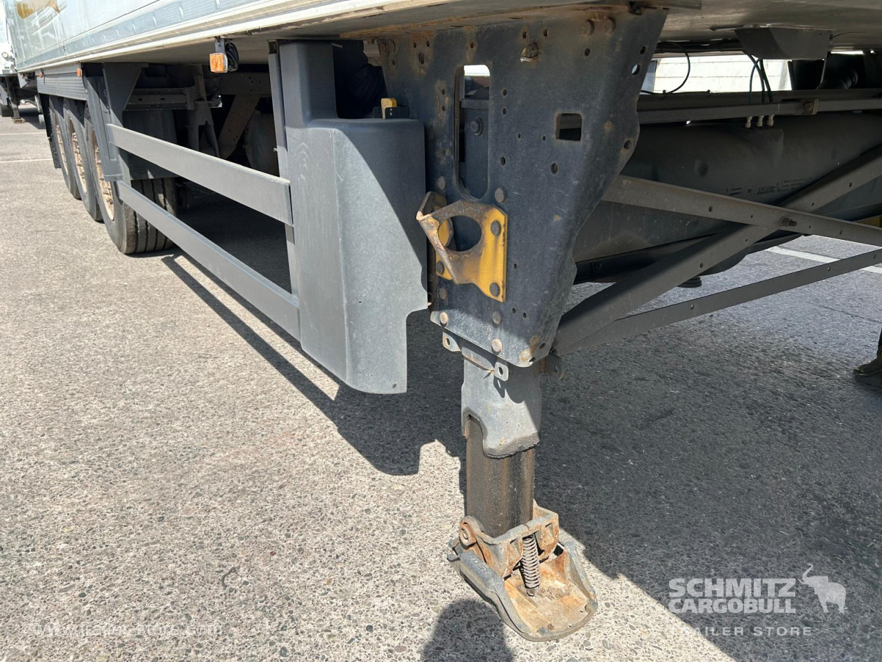 SCHMITZ Reefer Standard - Semi-reboque isotérmico: foto 2 SCHMITZ Reefer Standard - Semi-reboque isotérmico: foto 2