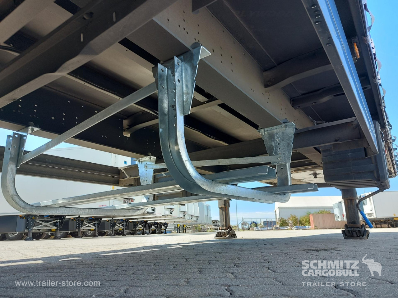 SCHMITZ Curtainsider Mega - Semi-reboque de lona: foto 2 SCHMITZ Curtainsider Mega - Semi-reboque de lona: foto 2