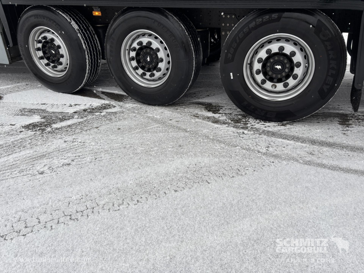 Semi-reboque de lona SCHMITZ Curtainsider Standard: foto 9 Semi-reboque de lona SCHMITZ Curtainsider Standard: foto 9