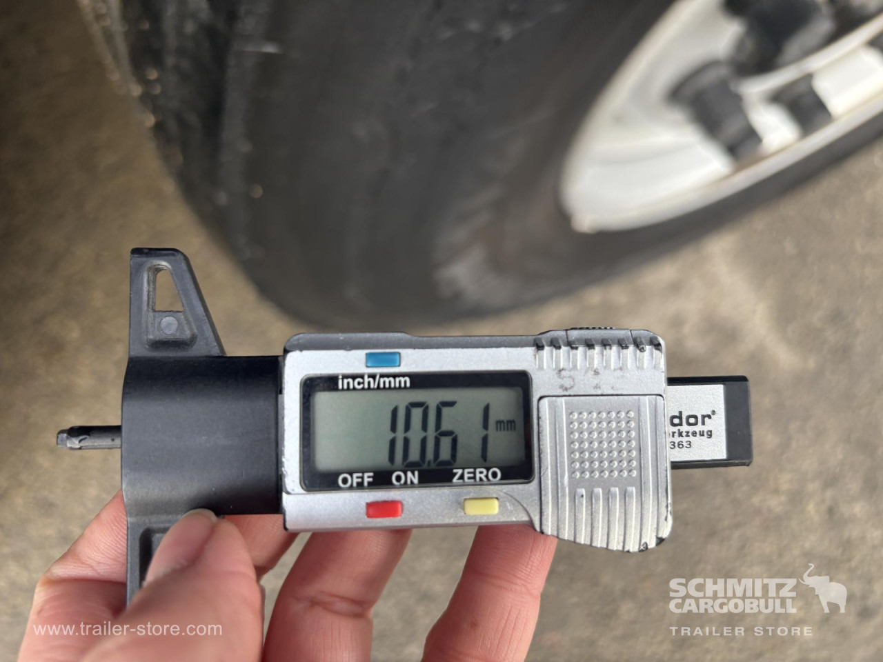 SCHMITZ Curtainsider Standard - Semi-reboque de lona: foto 2 SCHMITZ Curtainsider Standard - Semi-reboque de lona: foto 2